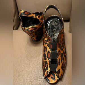 J. Renee Leopard Print Zulia Heel Size 9M
Open Toe Mule Wedge